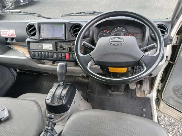 Hino Dutro 10