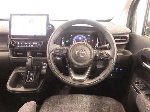 Toyota Sienta 4