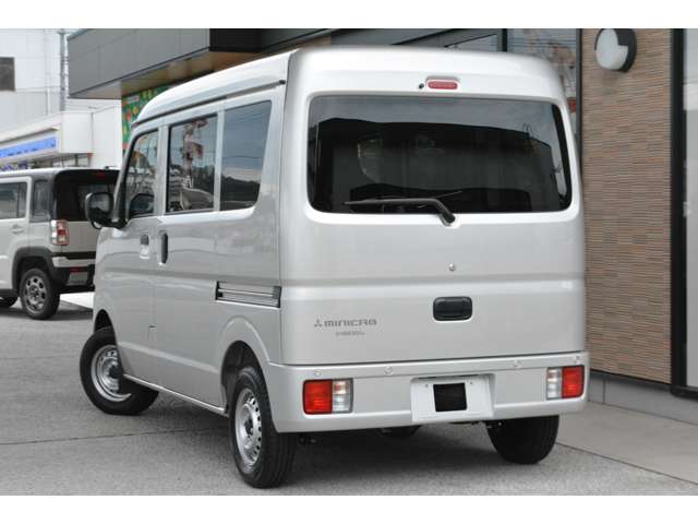 Mitsubishi Minicab Van 6