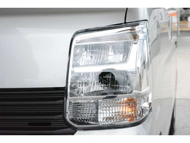 Mitsubishi Minicab Van 10