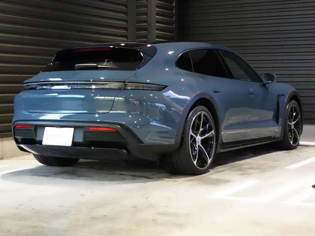 Porsche Taycan Cross Turismo 2