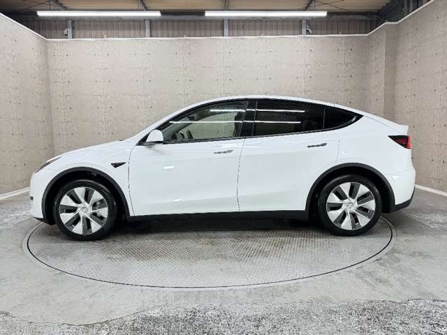Tesla Model Y 12