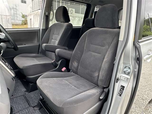 Toyota Voxy 7