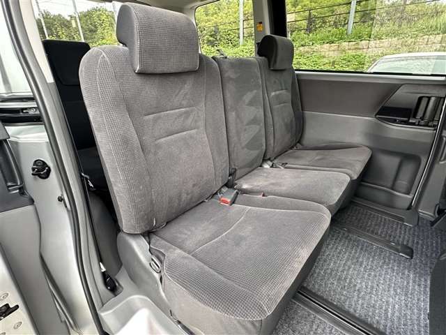 Toyota Voxy 8