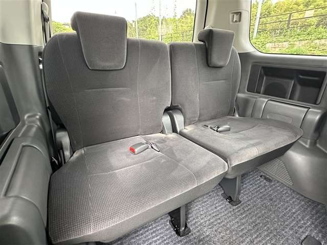 Toyota Voxy 9