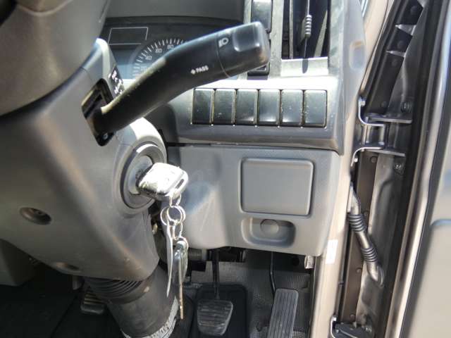 Isuzu Elf 12