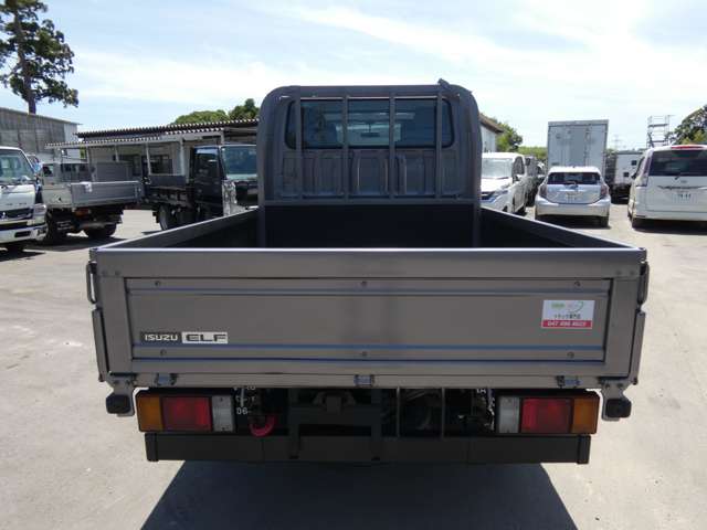 Isuzu Elf 8