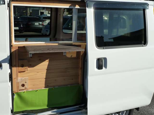 Daihatsu Hijet Cargo 12