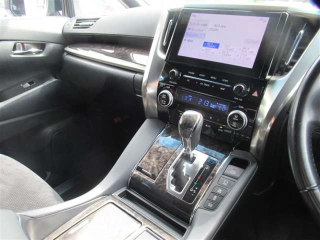 Toyota Alphard 8