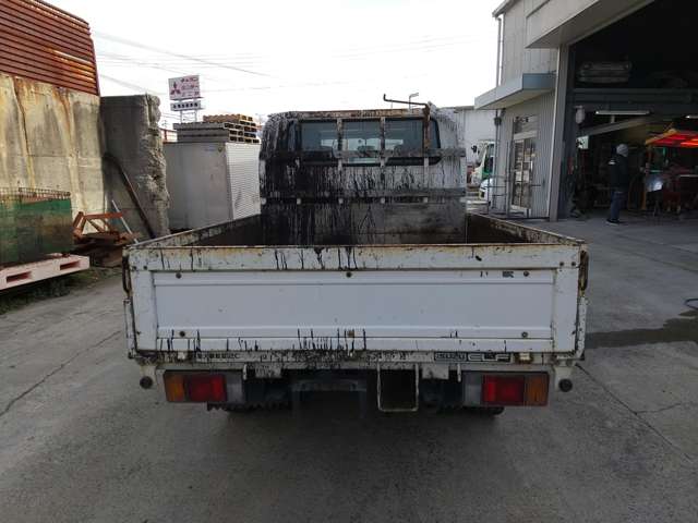 Isuzu Elf 6