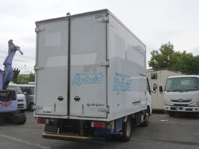 Hino Dutro 4