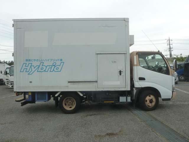 Hino Dutro 6