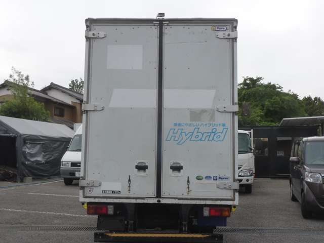 Hino Dutro 8