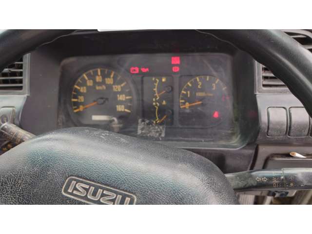Isuzu Elf 6