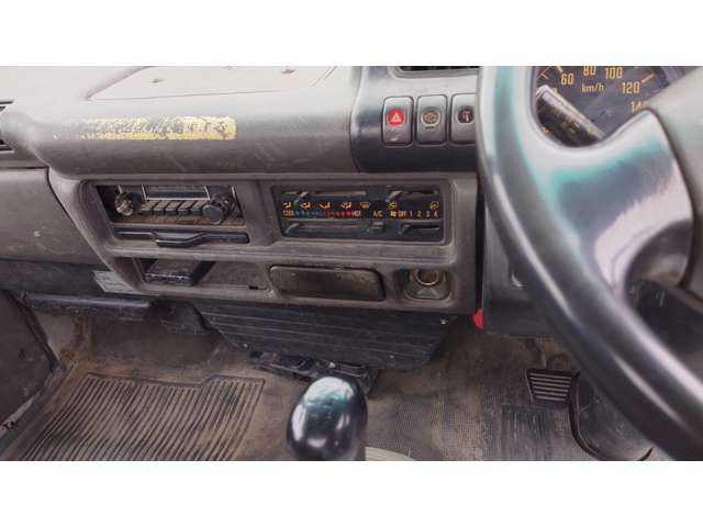 Isuzu Elf 8