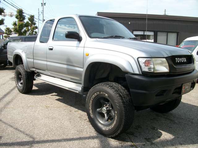 Toyota Hilux 2