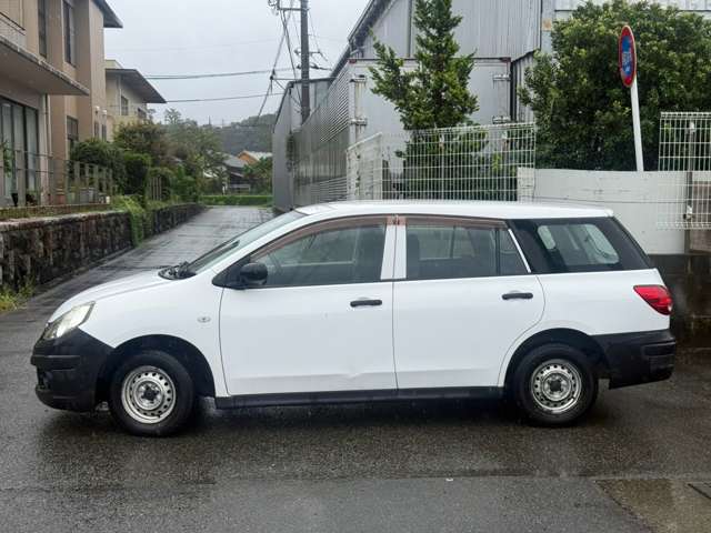Nissan AD 5