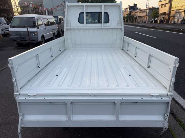 Mazda Bongo Truck 10
