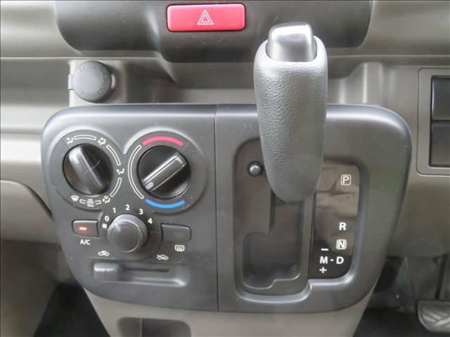 Nissan NV100 Clipper 6