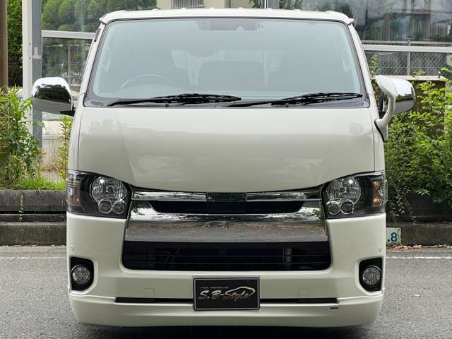 Toyota Hiace Van 11