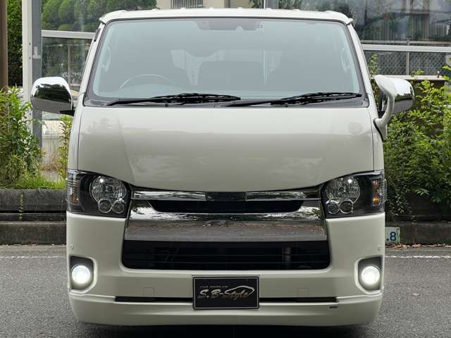 Toyota Hiace Van 12