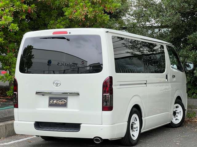 Toyota Hiace Van 7