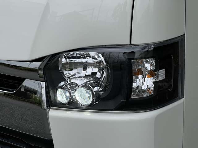 Toyota Hiace Van 8