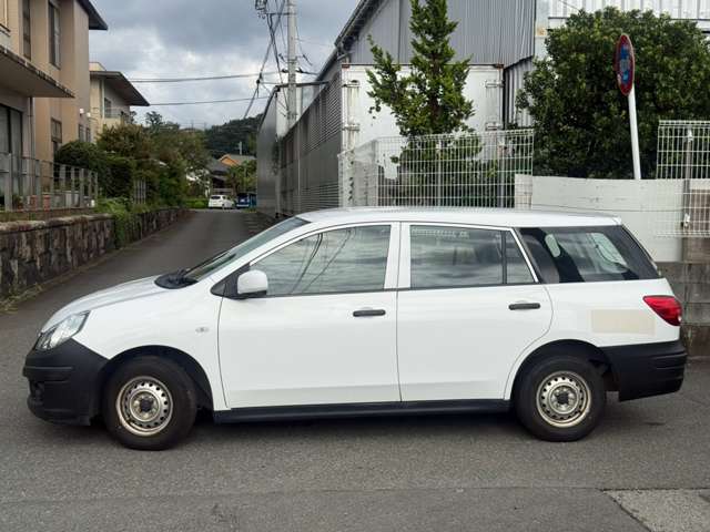 Nissan AD 5