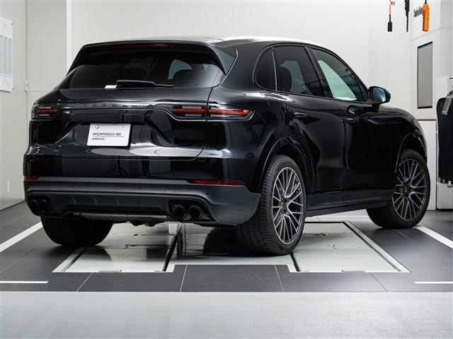 Porsche Cayenne 2
