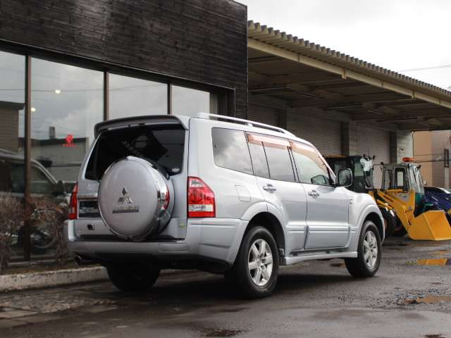 Mitsubishi Pajero 9