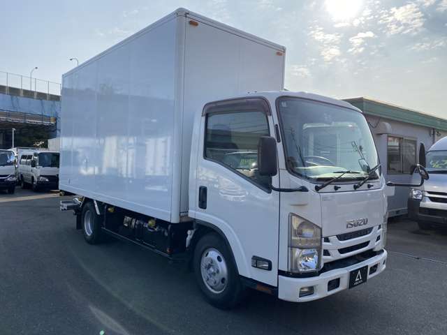 Isuzu Elf 3