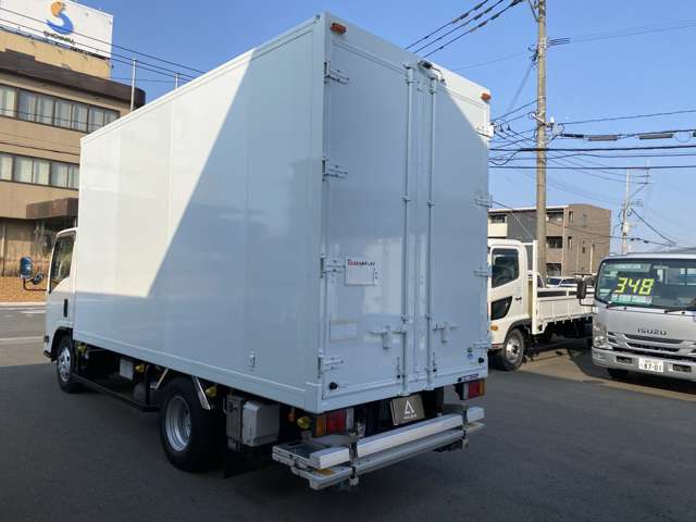 Isuzu Elf 6