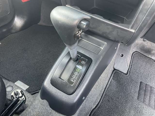 Mitsubishi Pajero Mini 12