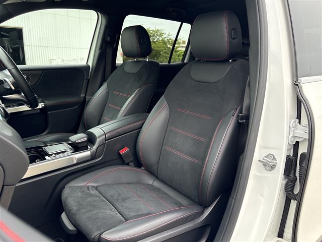 Mercedes-Benz GLB 12