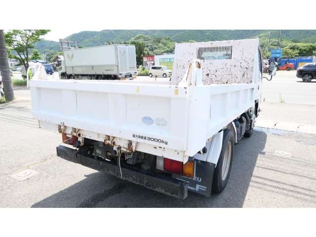 Isuzu Elf 6