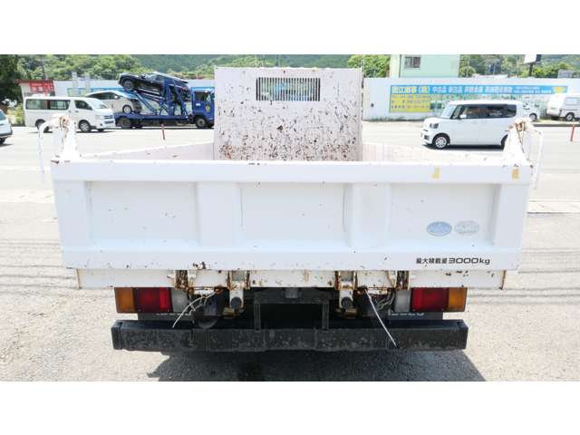 Isuzu Elf 7