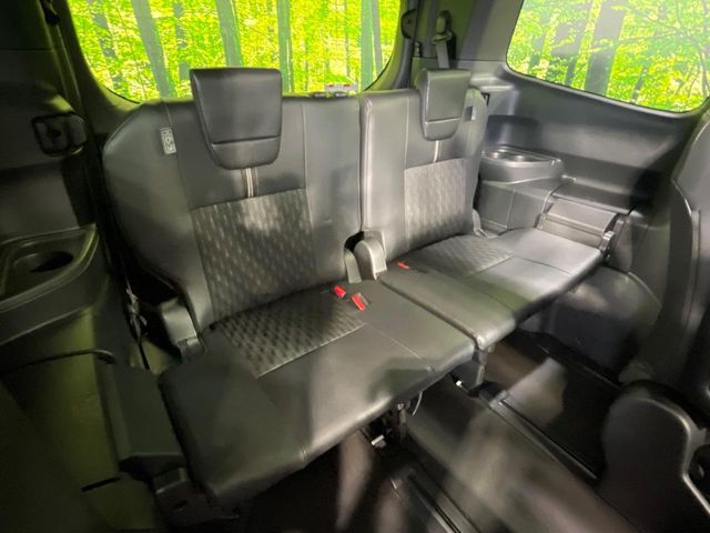 Toyota Noah 11