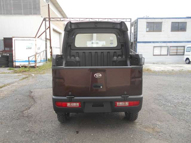 Daihatsu Hijet Deck Van 6