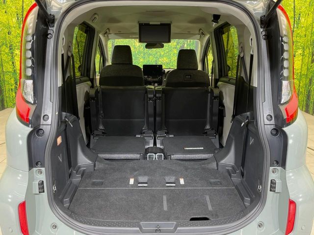 Toyota Sienta 11