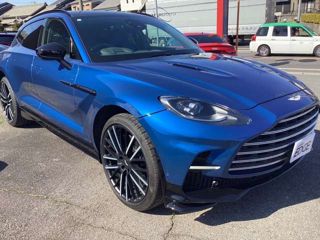 Aston Martin DBX 3
