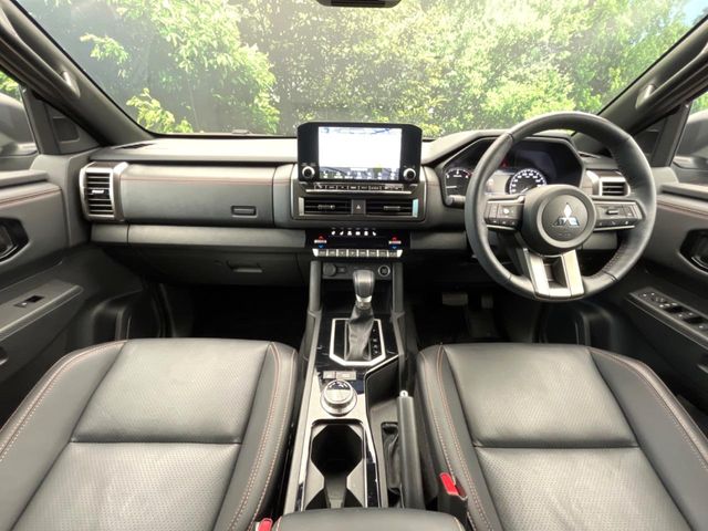 Mitsubishi Triton 2