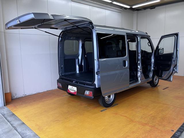 Daihatsu Hijet Cargo 9