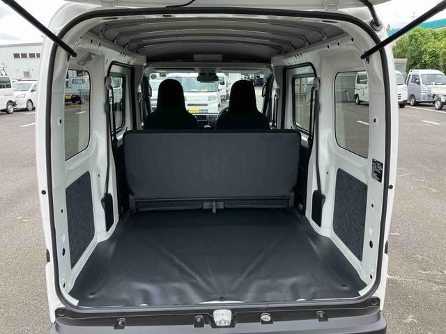 Daihatsu Hijet Cargo 12