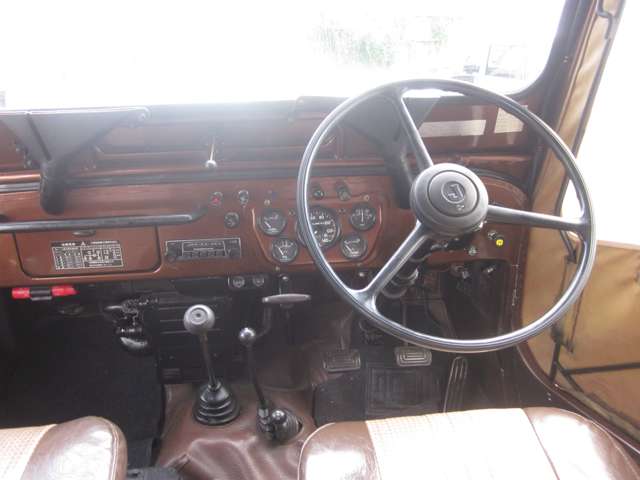 Mitsubishi Jeep 11