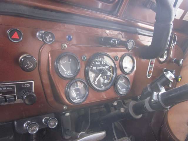 Mitsubishi Jeep 12