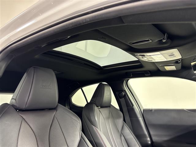 Lexus UX 5