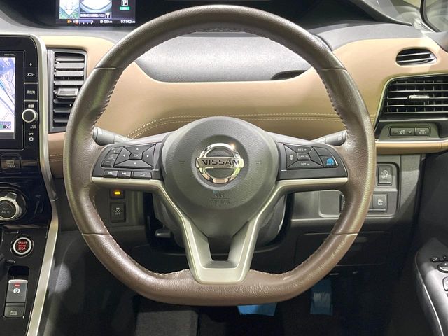 Nissan Serena 11