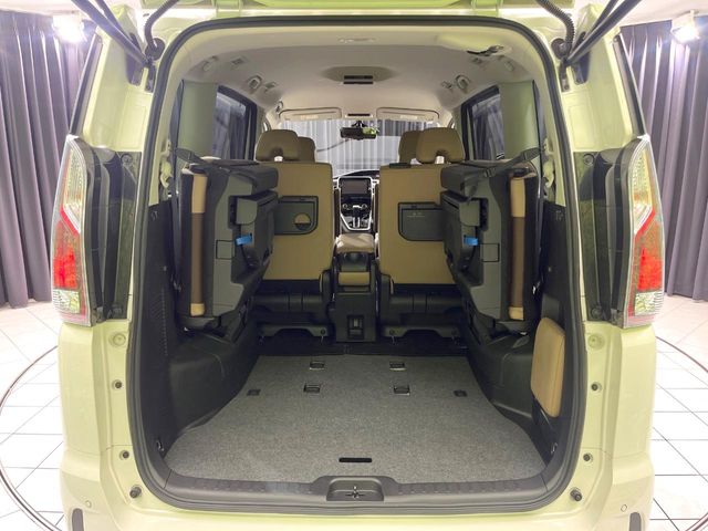 Nissan Serena 10