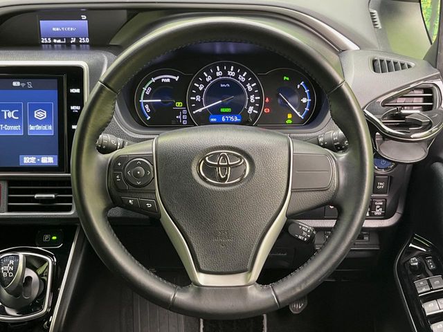 Toyota Voxy 12