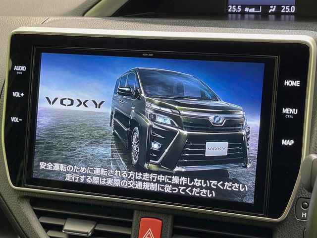 Toyota Voxy 3